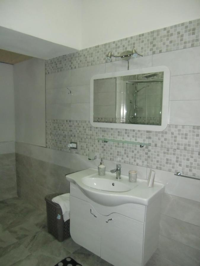 Guesthouse Aaron2 نابولي المظهر الخارجي الصورة