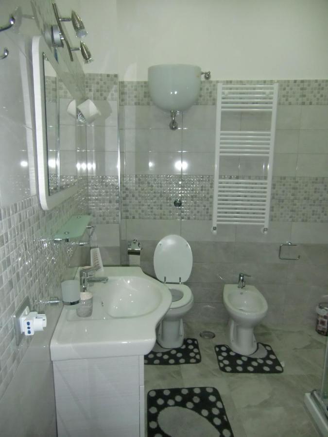 Guesthouse Aaron2 نابولي المظهر الخارجي الصورة