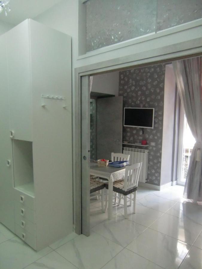 Guesthouse Aaron2 نابولي المظهر الخارجي الصورة