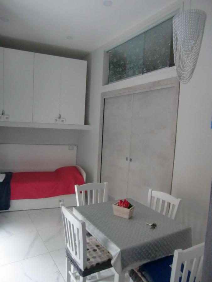 Guesthouse Aaron2 نابولي المظهر الخارجي الصورة