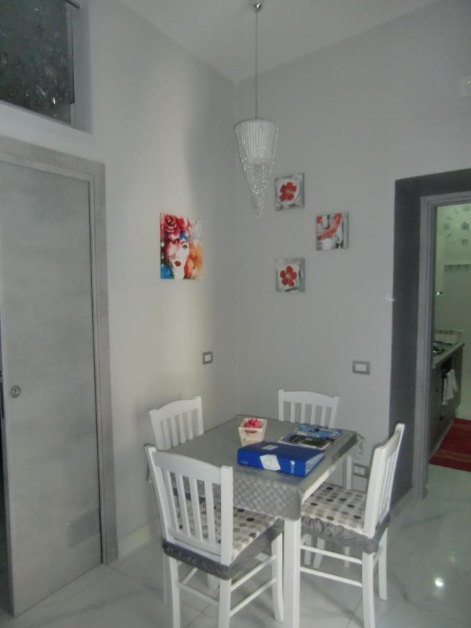 Guesthouse Aaron2 نابولي المظهر الخارجي الصورة