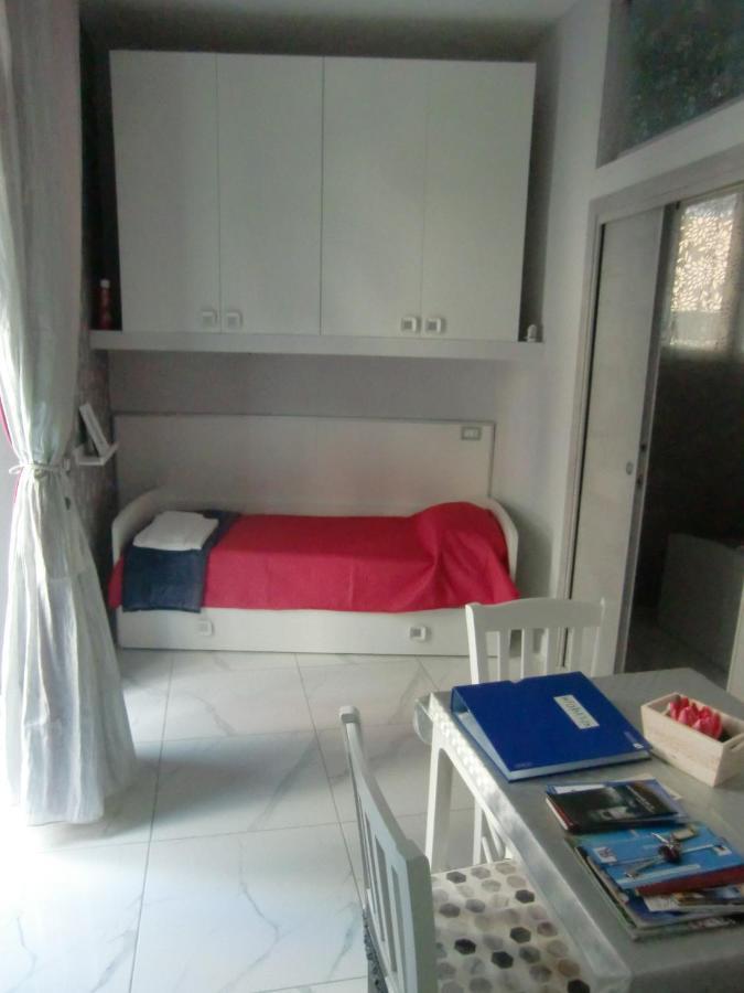 Guesthouse Aaron2 نابولي المظهر الخارجي الصورة