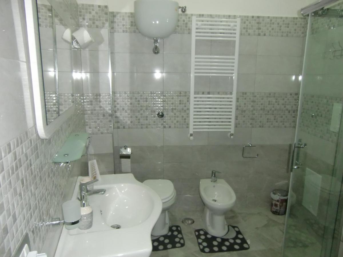Guesthouse Aaron2 نابولي المظهر الخارجي الصورة
